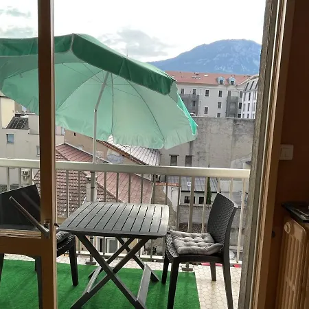 Calme Avec Balcon Et Parking Au Coeur D'aix-les-bains Apartment