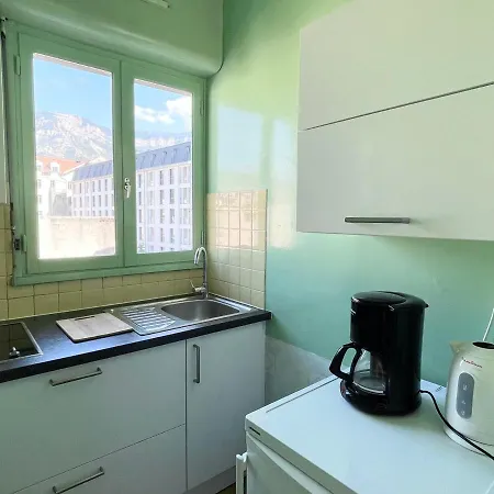 Calme Avec Balcon Et Parking Au Coeur D'aix-les-bains
